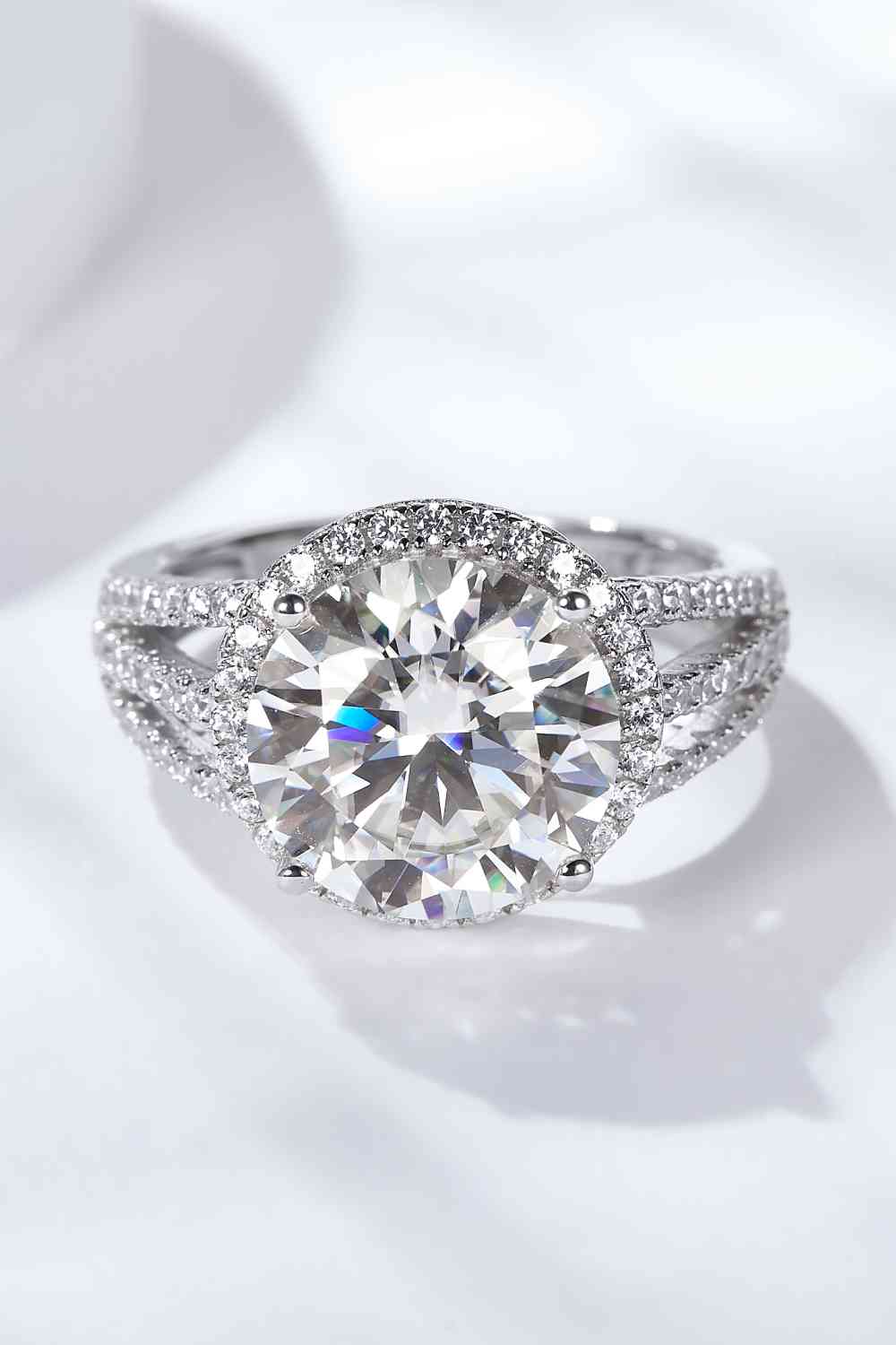 Moissanite Ring Settings: How to Pick the Perfect Style